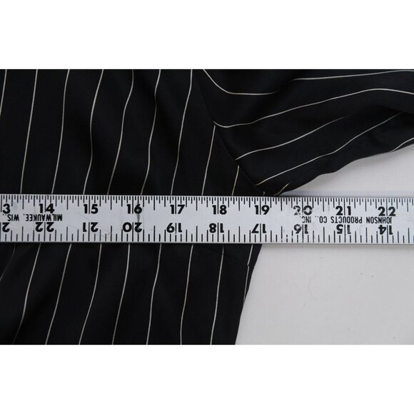 Carolina Herrera 100% Silk Wrap Top Blouse in Black Pinstripe Size 8 Work Office - Picture 12 of 13